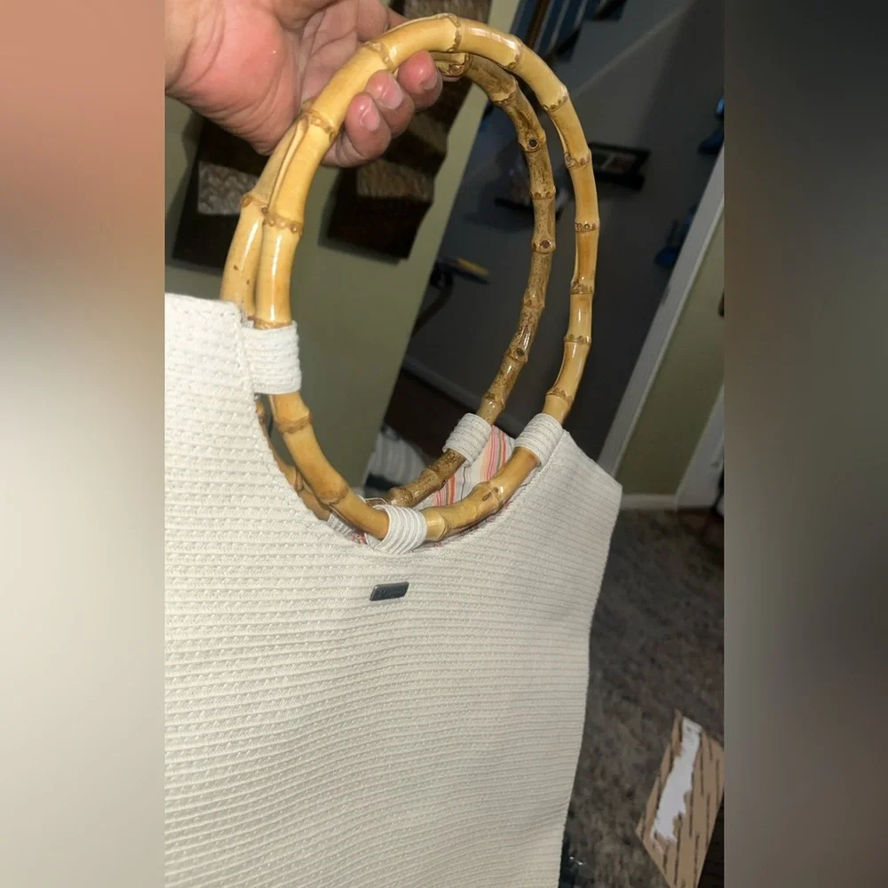 Columbia Cream Tote Bag with Textured Design - Picture 2 of 7